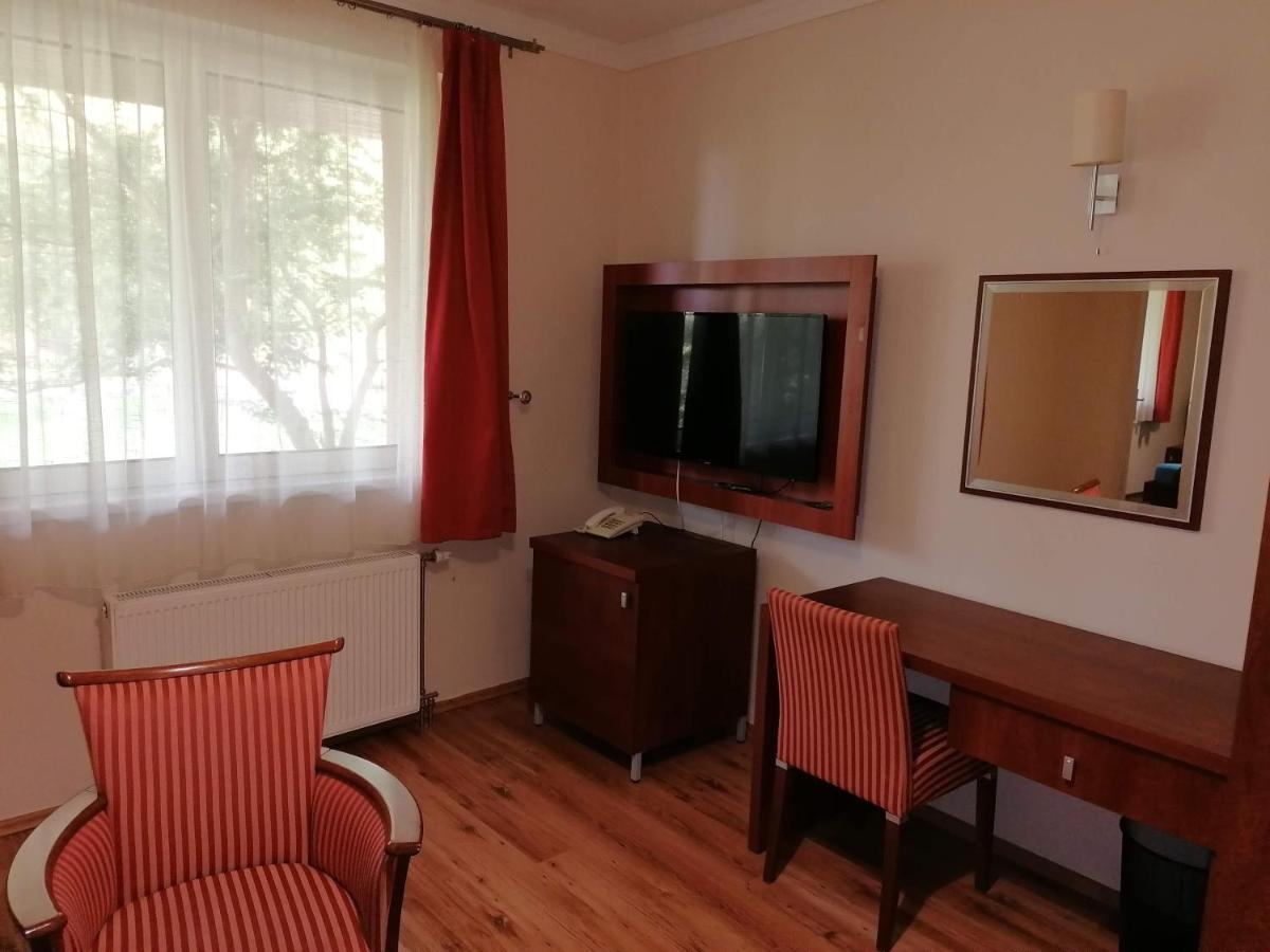 Staff House Bed & Breakfast Nyiregyhaza Exterior photo