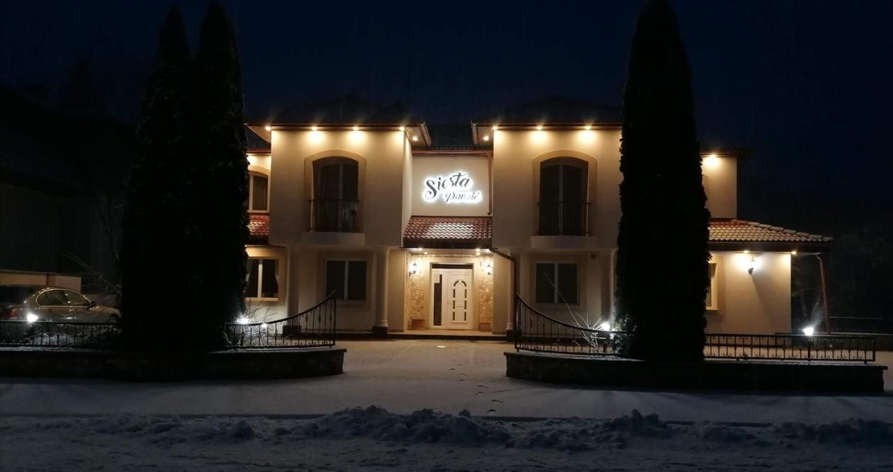 Staff House Bed & Breakfast Nyiregyhaza Exterior photo