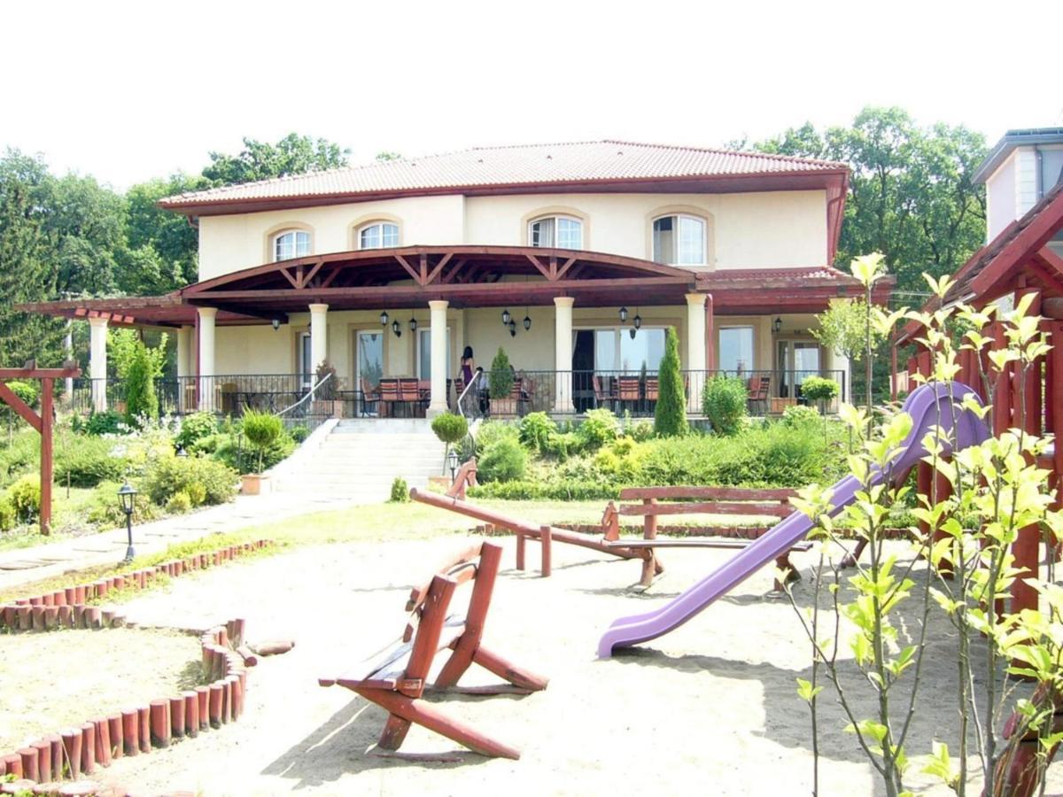 Staff House Bed & Breakfast Nyiregyhaza Exterior photo