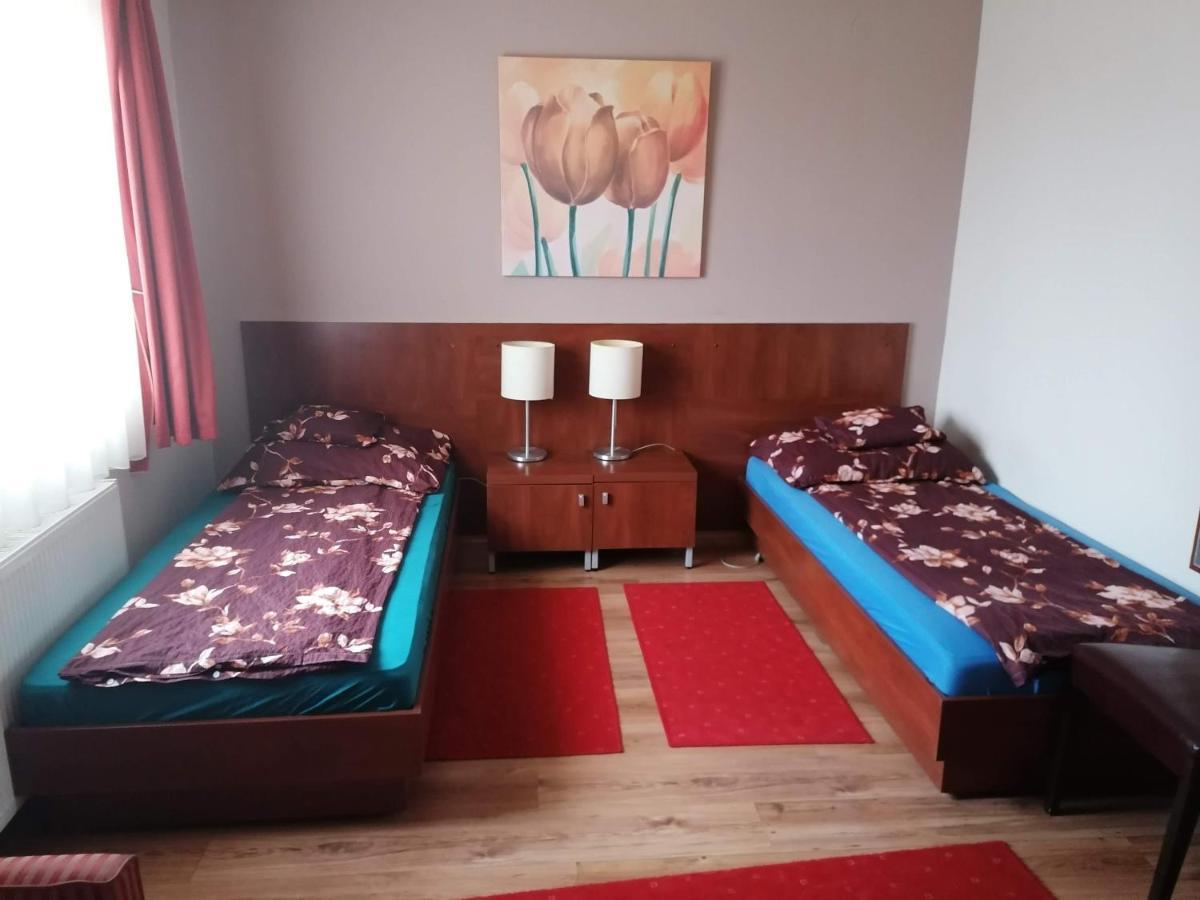 Staff House Bed & Breakfast Nyiregyhaza Exterior photo